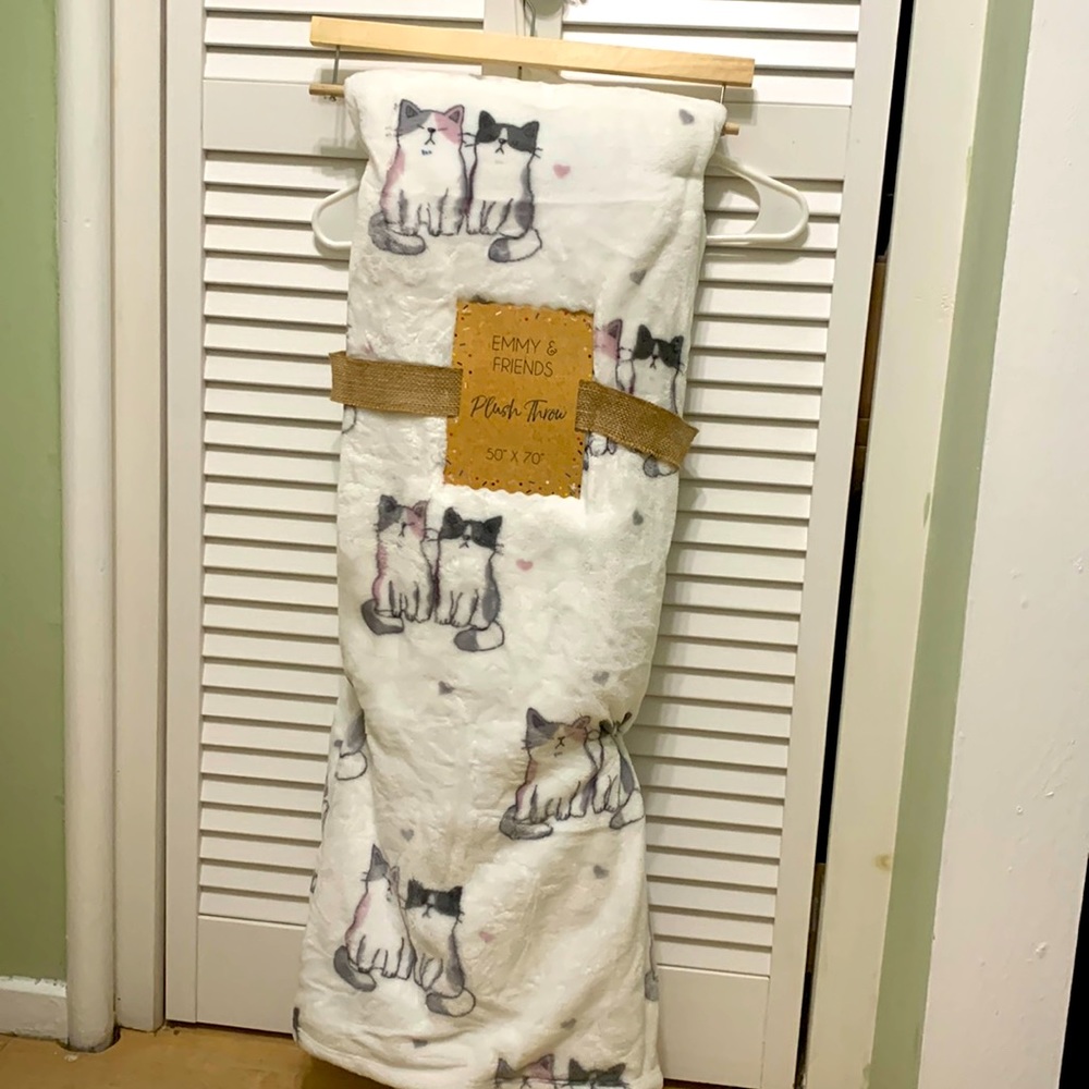 Emmy & Friends plush throw